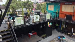 Cafe Kontainer Unik Ala Urbanistbox Tempat Nongkrong Seru Di