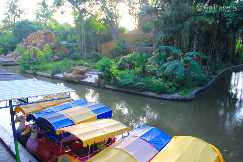 perahu di kebun binatang surabaya