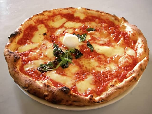 Pizza Margherita Makanan khas Italia