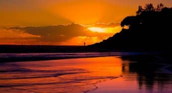 10 Spot Foto Pantai Indrayanti Jogja + Rute dan Tiket Masuk