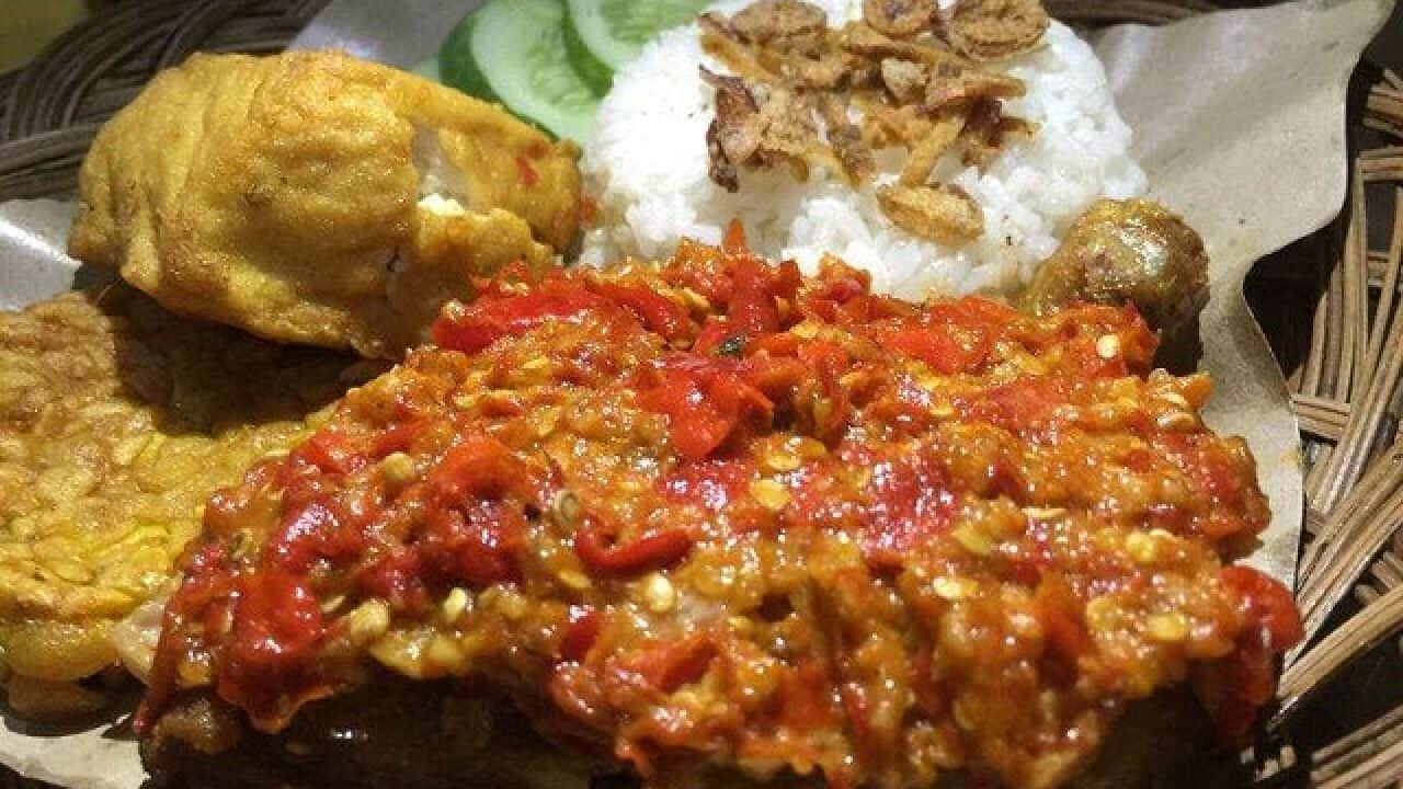 9 Ayam Geprek Paling Enak Di Indonesia Dengan Rasa Pedas