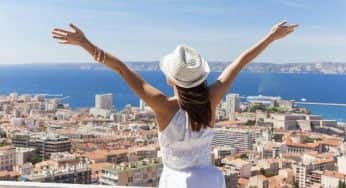10 Tips Travelling di Musim Hujan, Tetap Segar dan Sehat