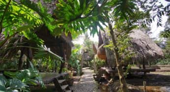 10 Rekomendasi Tempat Makan Lesehan di Surabaya