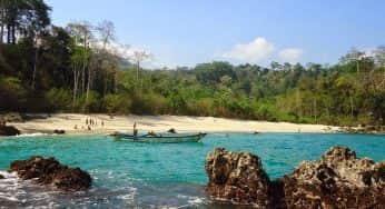 Berada di Ujung Timur Pulau Jawa 10 Pantai Keren di Banyuwangi