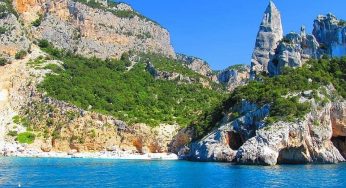 10 Pantai Terkenal di Italia dengan Air Laut Sebening Kristal