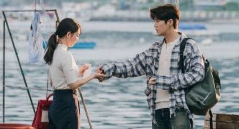 10 Lokasi Syuting Drama Hometown Cha Cha Cha yang Cakep Banget!