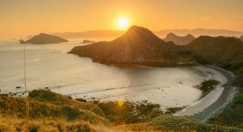 10 Spot Sunset di Labuan Bajo Paling Kece!