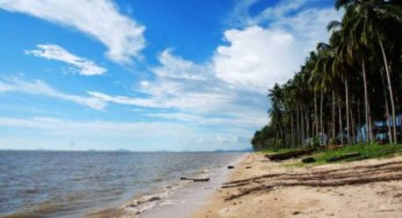 10 Pantai di Pontianak dan Sekitarnya yang Eksotis, Bikin Betah!